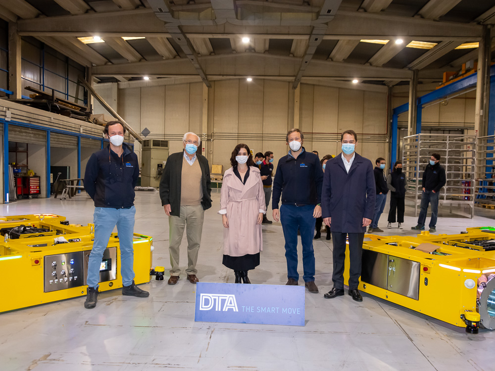 La presidenta de la Comunidad de Madrid y el alcalde de Torrejón visitaron DTA, primera empresa a nivel mundial especializada en el diseño y fabricación de sistemas de transporte industrial de gran tonelaje