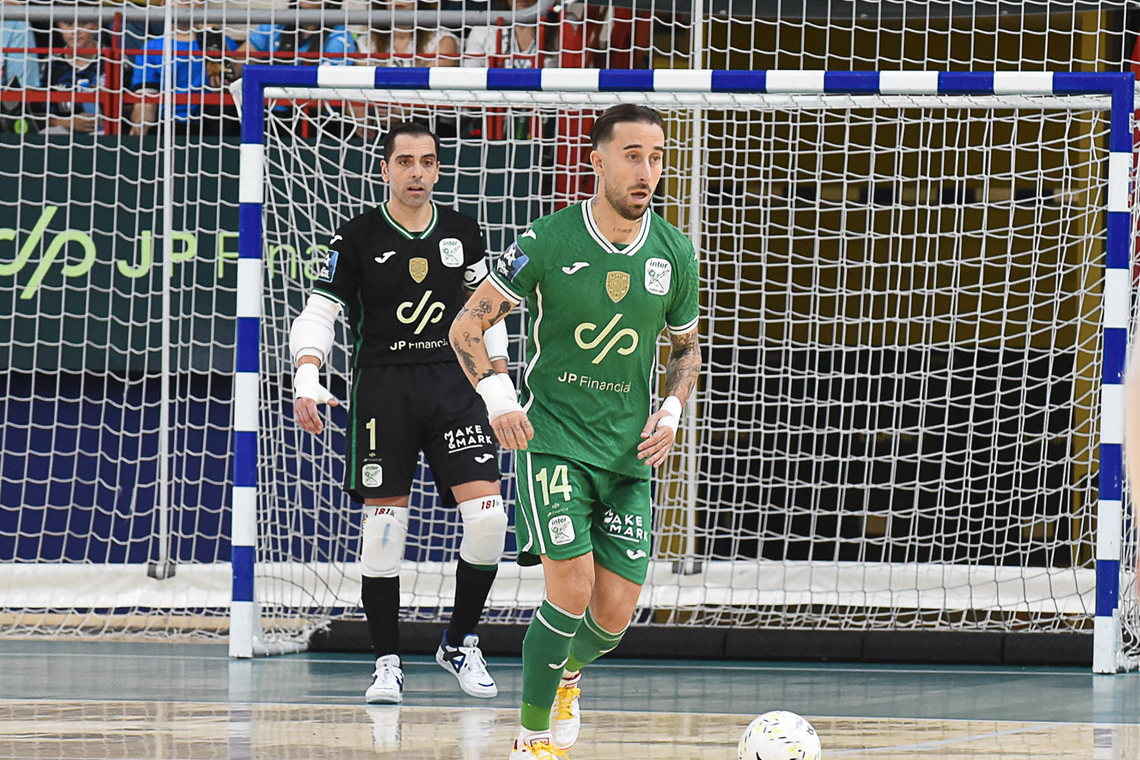 Los torrejoneros, Jesús Herrero y Mario Rivillos, en uno de los partidos de liga de esta temporada en el Pabellón Municipal Jorge Garbajosa